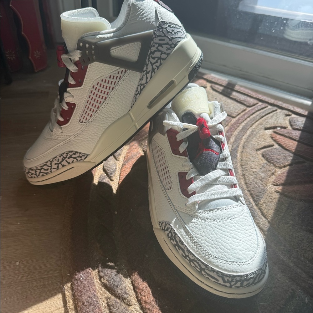 Jordan Athletic Shoes White and Red